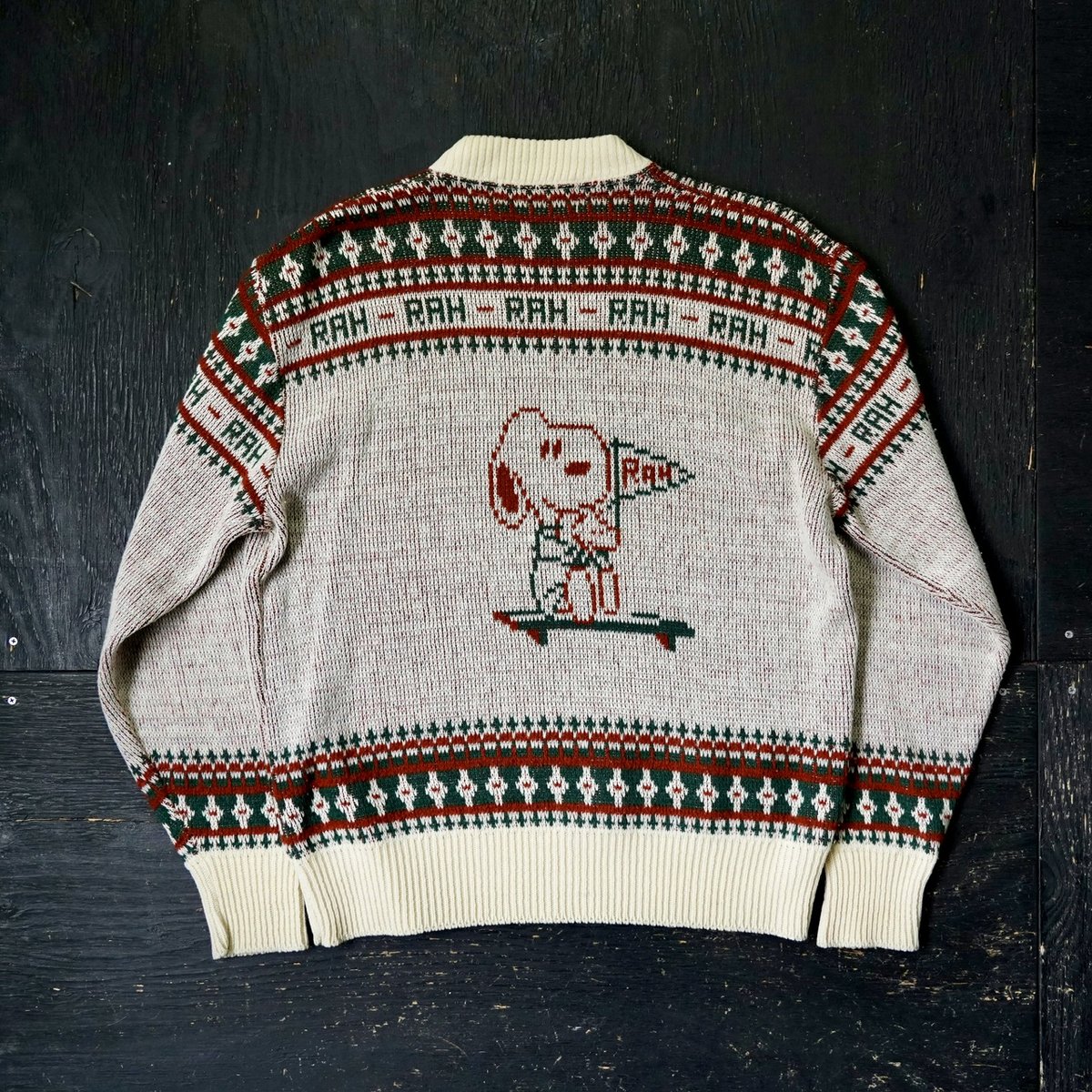 Arrow Snoopy Pattern Sweater | globule mag.