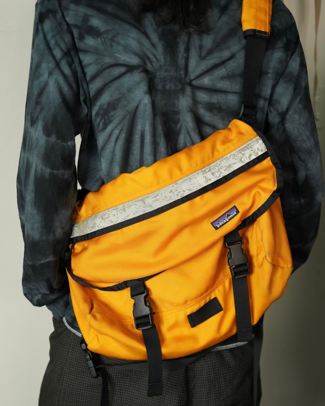 Patagonia 　メッセンジャーバッグ　リフレクター付き patagonia Critical Mass Messenger Bag 紺 パタゴニア