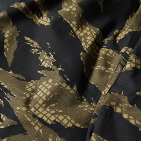 Willow Pants × globule mag. P-030 Night Tiger Camo Short