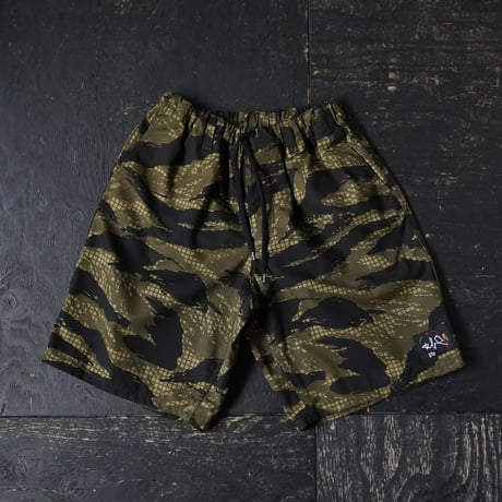 Willow Pants × globule mag. P-030 Night Tiger Camo Short