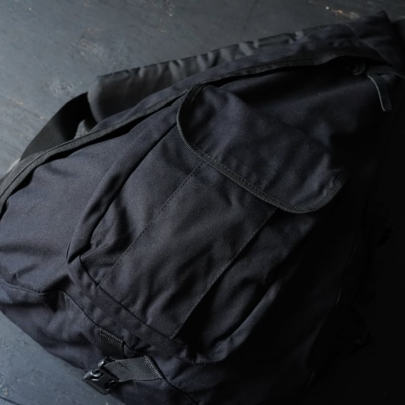 Gap Nylon Sling Bag (00s good condition) | glob