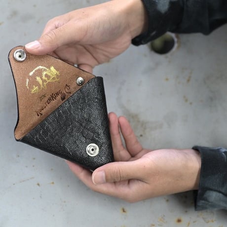 Roosterking × WP / R-003 Triangle Coin Case