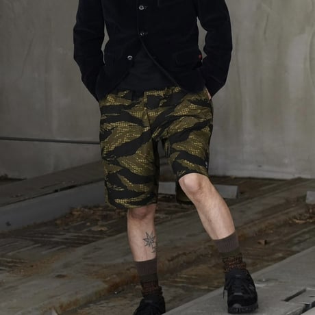 Willow Pants × globule mag. P-030 Night Tiger Camo Short