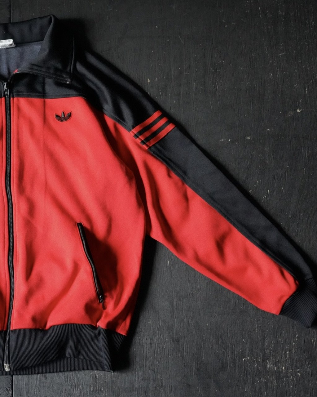 デサント赤と黒のフード付きジャケット adidas Track Jacket (80s S Made by DESCENTE ) |