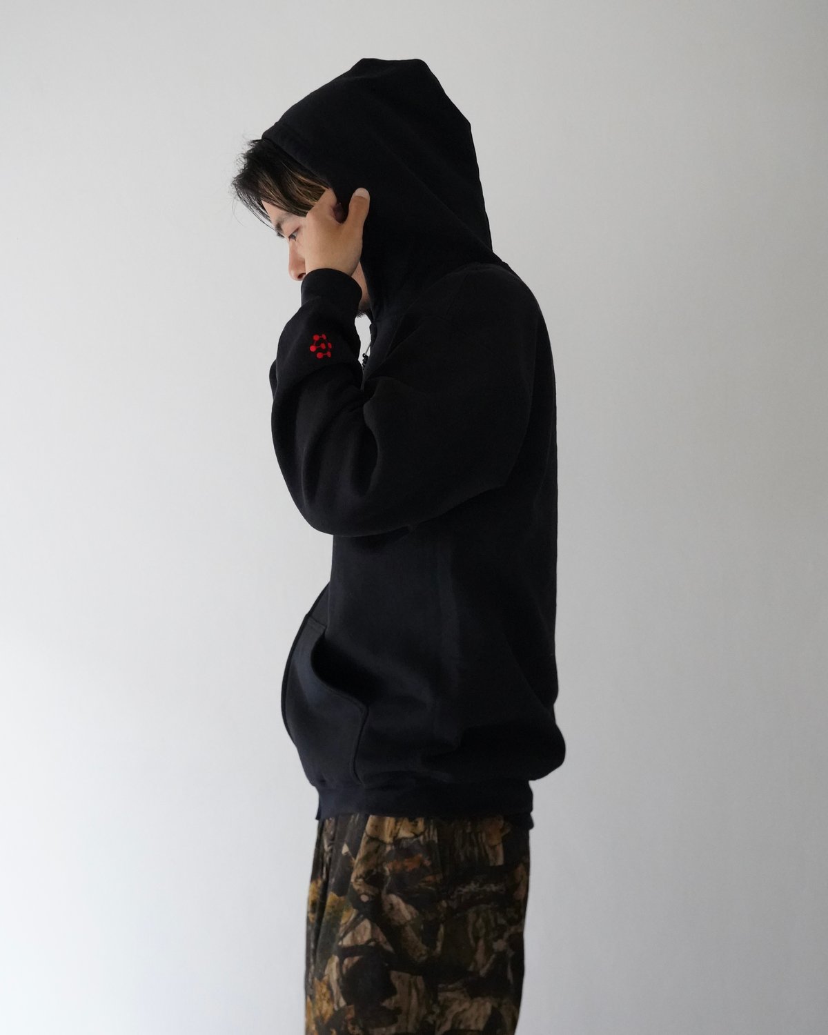 gm. Emb. Zip Hoodie- Black | globule mag.
