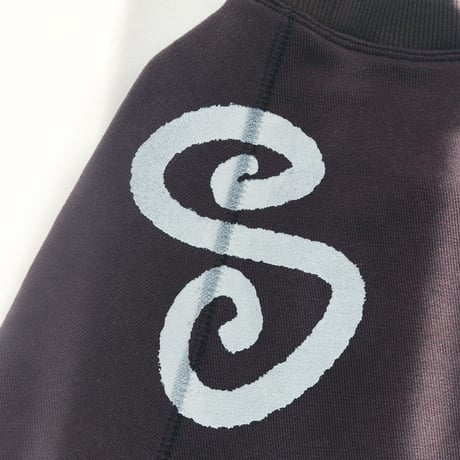 globule mag. × ugo Raglan Sleeve Crew Sweat Charcoal