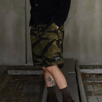Willow Pants × globule mag. P-030 Night Tiger Camo Short