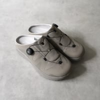 Bendera / Warm Grey