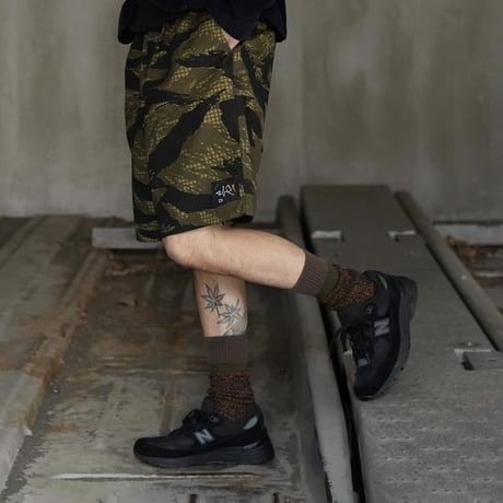 Willow Pants × globule mag. P-030 Night Tiger Camo Short