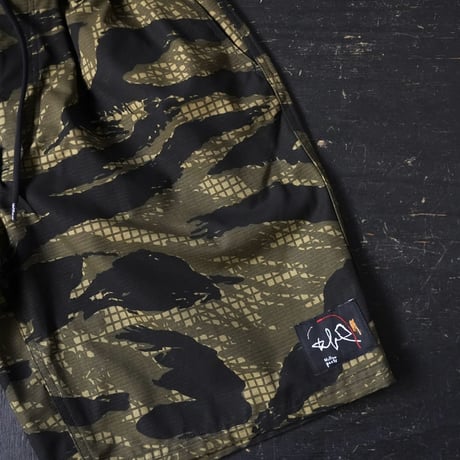 Willow Pants × globule mag. P-030 Night Tiger Camo Short