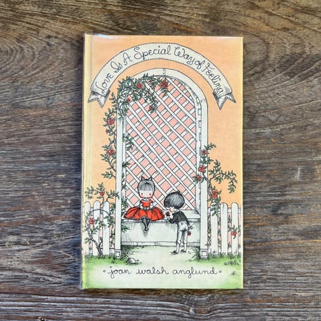 ジョーン・ウォルシュ・アングランド | STORES