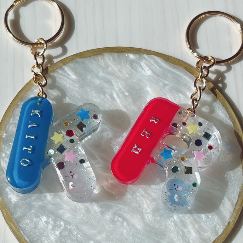 すきま】ニュアンスカラー レジン イニシャルキーホルダー すきま