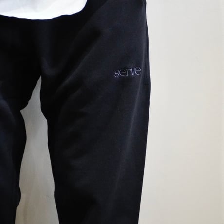 serve emb. sweat pant black