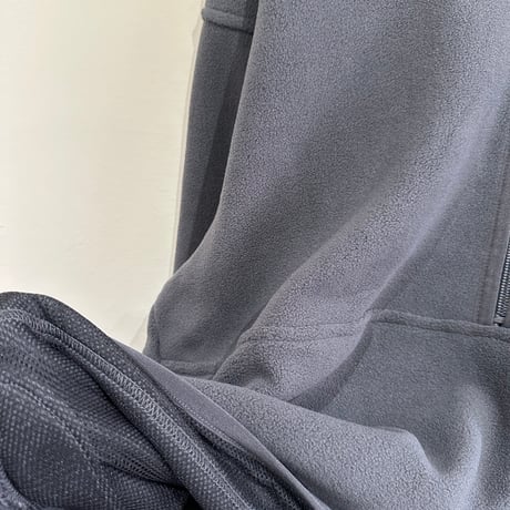 serve logo mark emb. fleece pullover