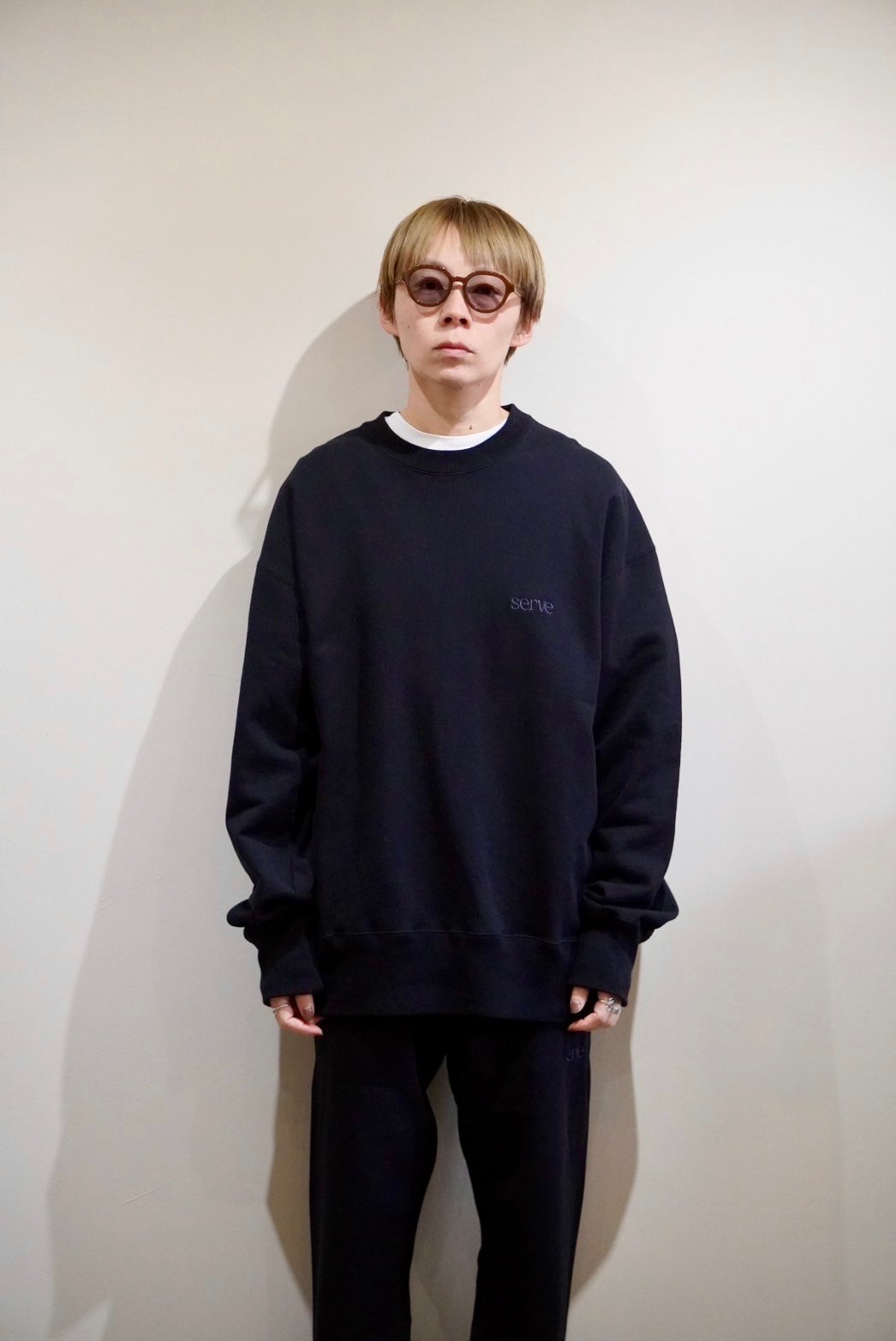 serve emb. crew sweat black | serve