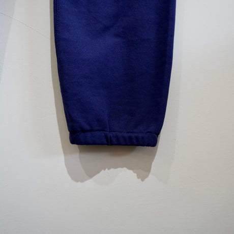serve emb. sweat pant navy