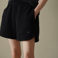 serve logo mark emb. sweat shorts  black