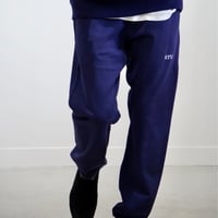 serve emb. sweat pant navy