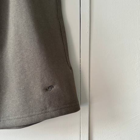 serve logo mark emb. sweat shorts