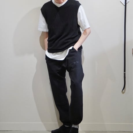 serve emb. sweat pant black