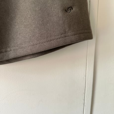 serve logo mark emb. sweat shorts