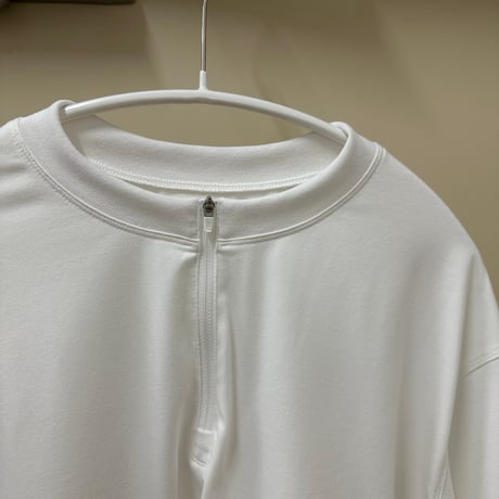 serve logo mark emb. polyester half zip long shirt / white