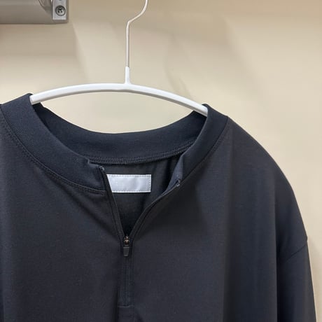 serve logo mark emb. polyester half zip long shirt / black