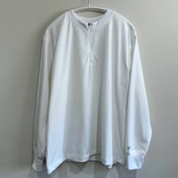 serve logo mark emb. polyester half zip long shirt / white