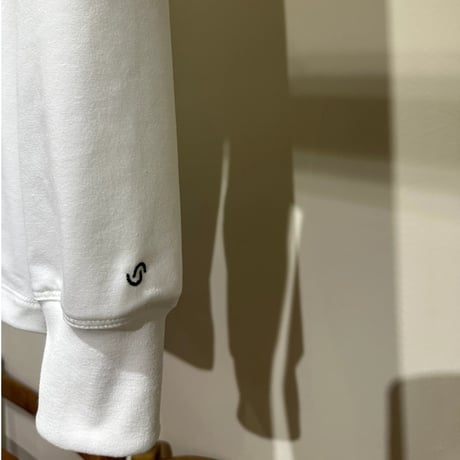 serve logo mark emb. polyester half zip long shirt / white
