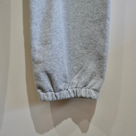 serve emb. sweat pant grey