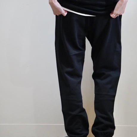 serve emb. sweat pant black