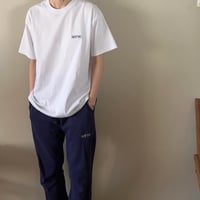 serve emb. T-shirt　White（Dark navy刺繍）
