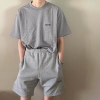 serve emb. T-shirt　Gray（Black 刺繍）
