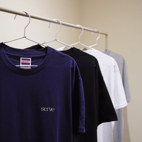 serve emb. T-shirt　Gray（Black 刺繍）