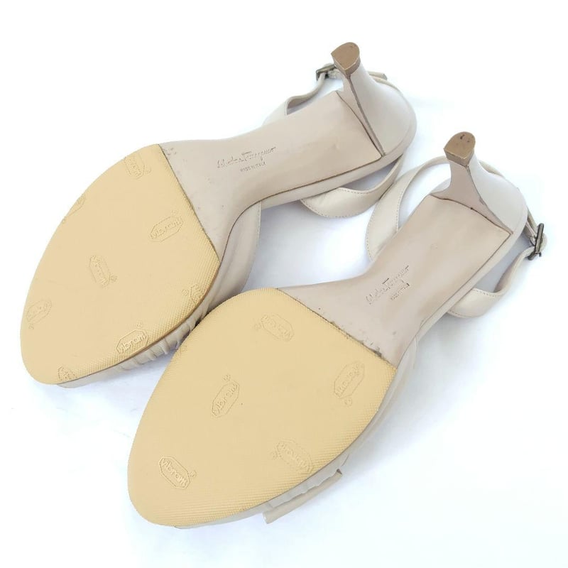 モデルサイズ☆良品【Ferragamo】上品 ヴァラプレート リボン サンダル モデルサイズ☆良品【Ferragamo】上品 ヴァラプレート リボン