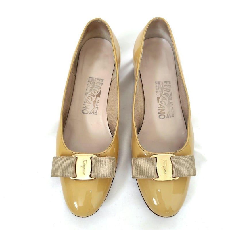 フェラガモ【Ferragamo】ヴァラ エナメル パンプス ベージュ