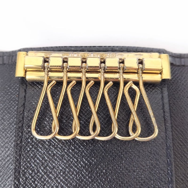 美品 LOUIS VUITTON【ルイヴィトン】エピ 6連キーケース 黒 美品 LOUIS VUITTON【ルイヴィトン】エピ 6連キーケース 黒