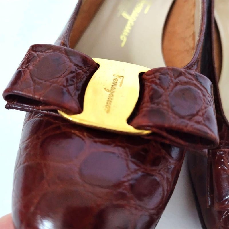 美品❤箱付き☆フェラガモ【Ferragamo】ヴァラ クロコ型押し 美品❤箱付き☆フェラガモ【Ferragamo】ヴァラ クロコ型押し