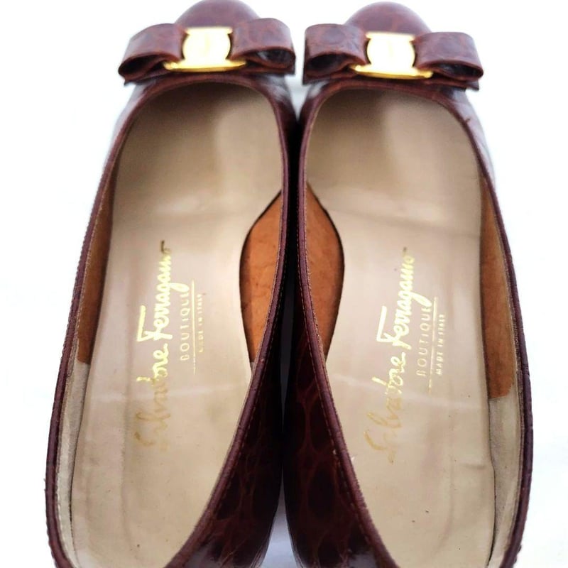 美品❤箱付き☆フェラガモ【Ferragamo】ヴァラ クロコ型押し 美品❤箱付き☆フェラガモ【Ferragamo】ヴァラ クロコ型押し