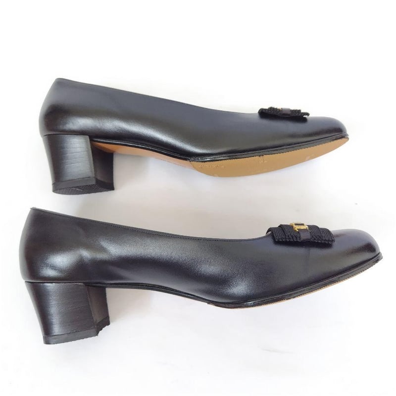 美品❤箱付き☆フェラガモ【Ferragamo】4連ヴァラプレート パンプス 黒  