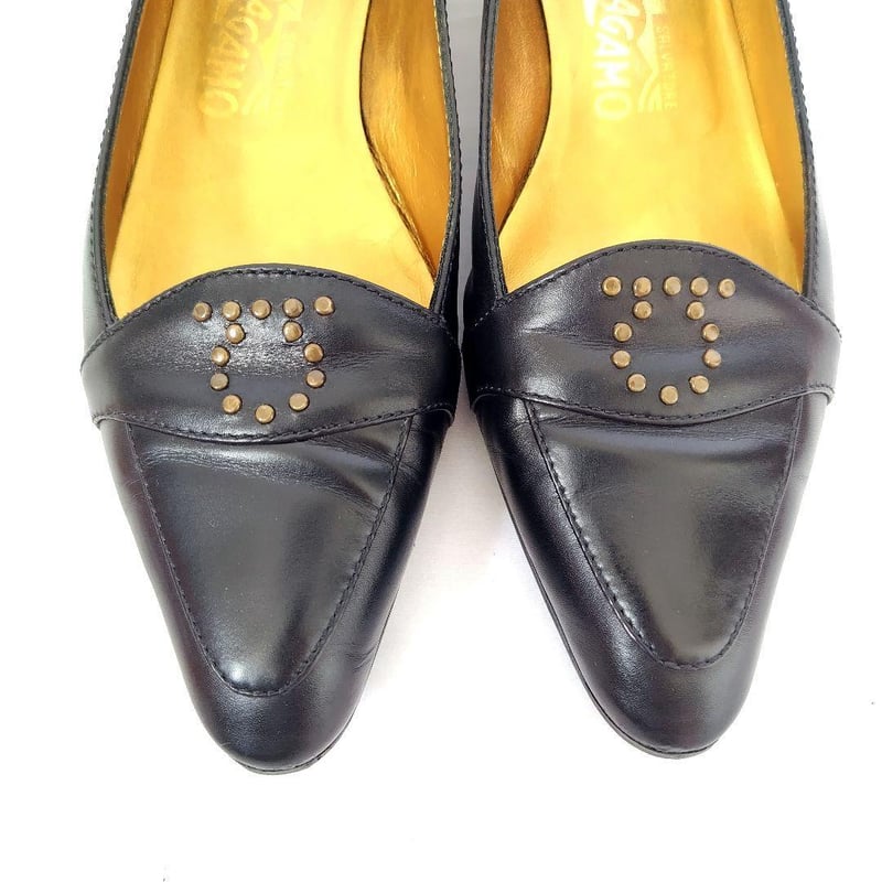 良品Ferragamo【フェラガモ】ガンチーニ スタッズ ローヒールパンプス