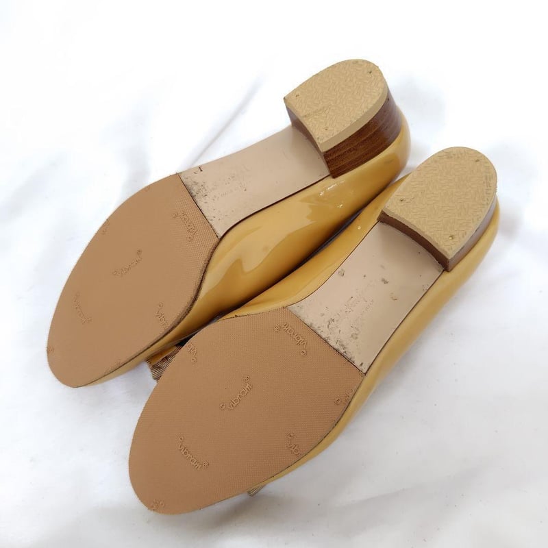フェラガモ【Ferragamo】ヴァラ エナメル パンプス ベージュ