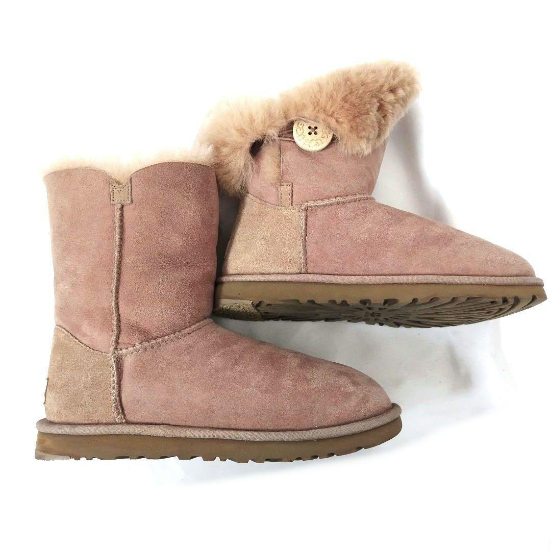 美品UGG【アグ】ムートンブーツ ベイリーボタン ピンクベージュ