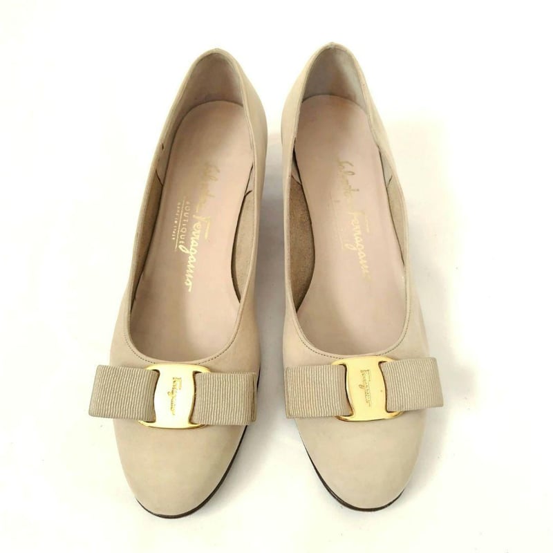 サルヴァトーレ・フェラガモ【Ferragamo】ヴァラ スエード パンプス サルヴァトーレ・フェラガモ【Ferragamo】ヴァラ スエード パンプス
