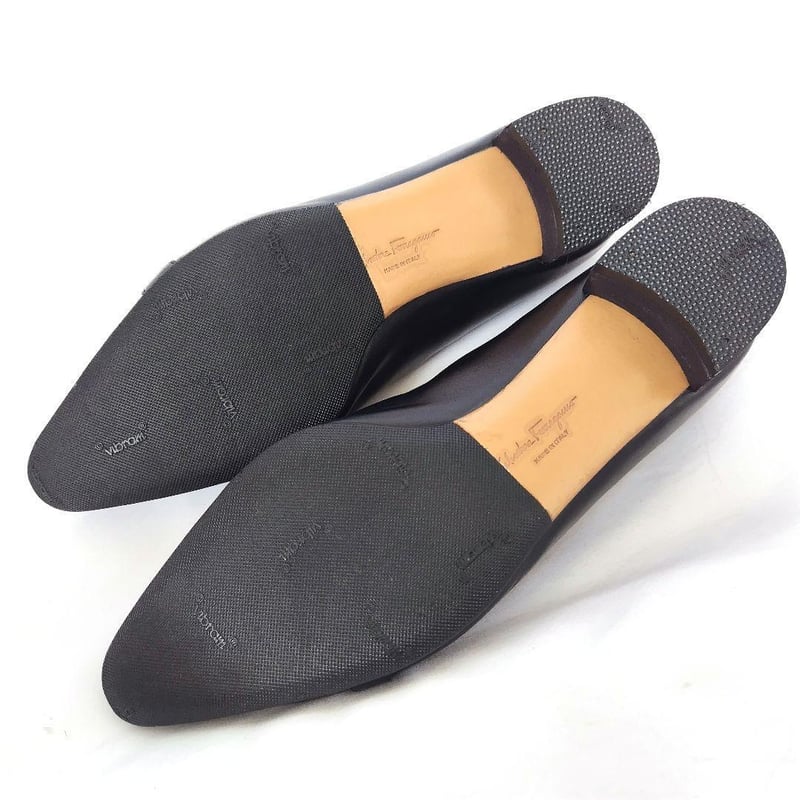 良品Ferragamo【フェラガモ】ガンチーニ スタッズ ローヒールパンプス