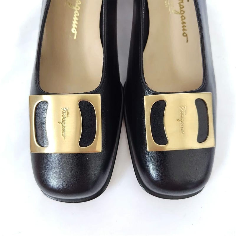 新品未使用❤箱付き☆フェラガモ【Ferragamo】ヴァラプレート 新品未使用❤箱付き☆フェラガモ【Ferragamo】ヴァラプレート