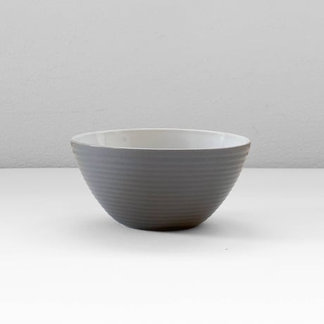 お家にiittalaのTeemaが揃ってると、そろそろ違うのが欲しくなる。テープルのアクセントになるかわいいおわん。