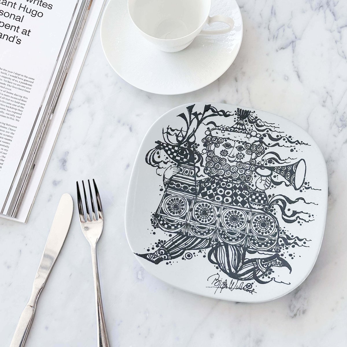 幻想的なイラストが人を惹きつける。店じまいの間際に見つけた