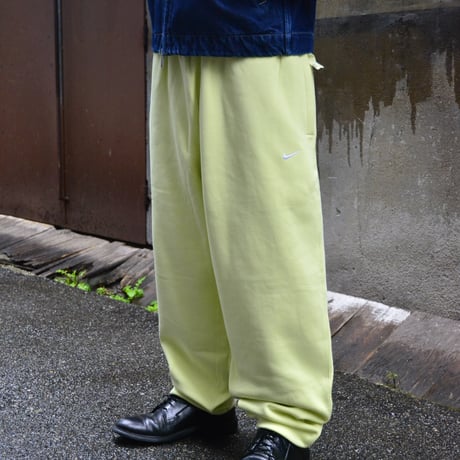 Nike Loose Fit Straight Leg Sweatpants Luminous Green