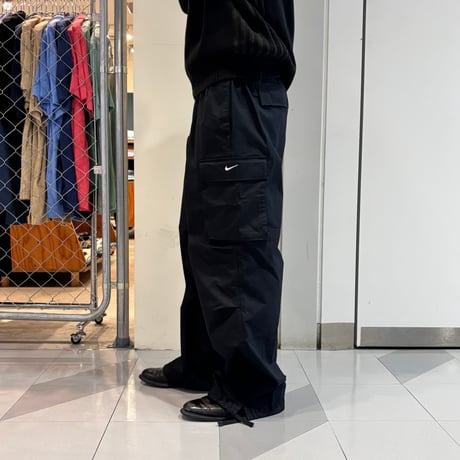 NIKE Oversized Fit Mid Rise Stacked Length Cargo Pants - Black